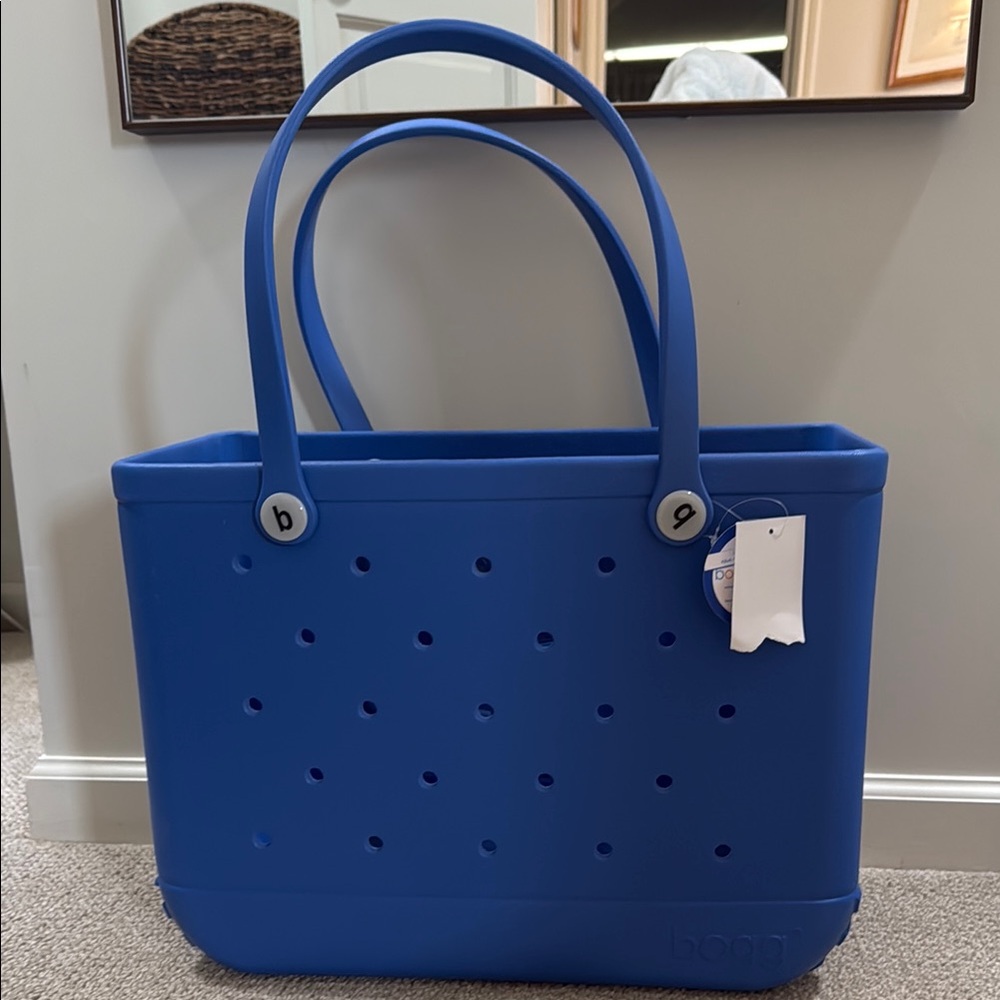 NWT blue Bogg bag